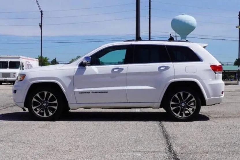 2017 Jeep Grand Cherokee Overland photo 1