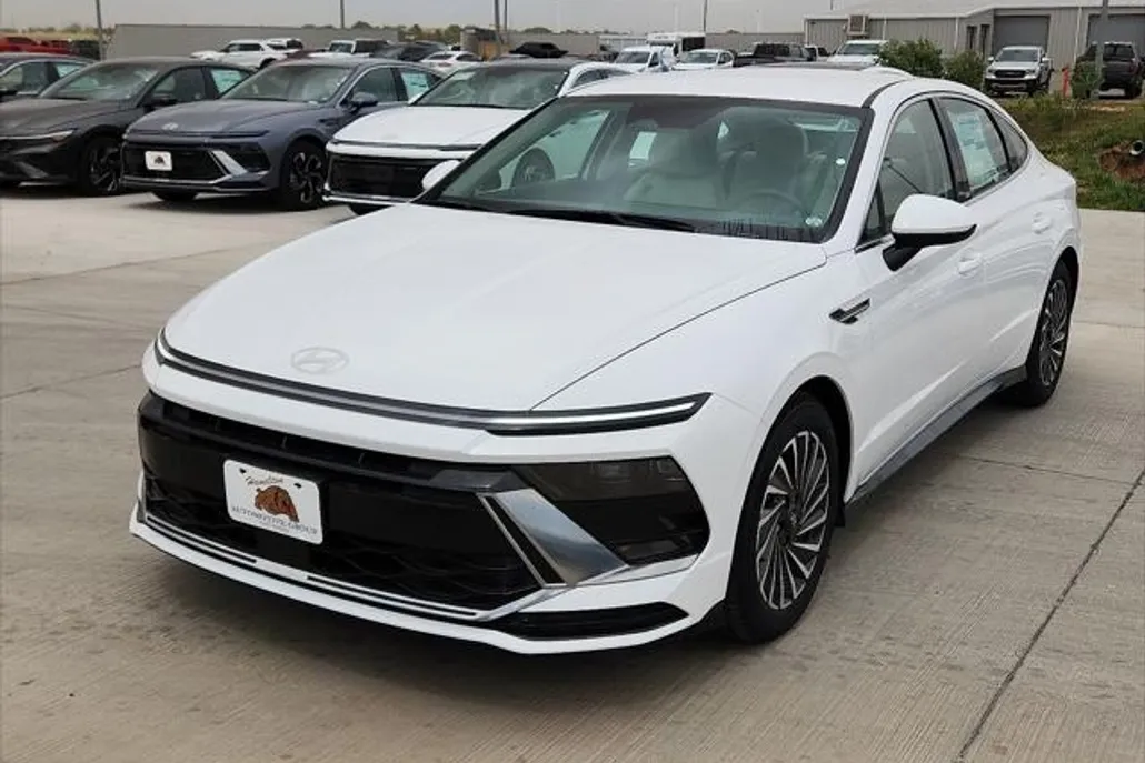 2025 Hyundai Sonata Hybrid SEL photo 1