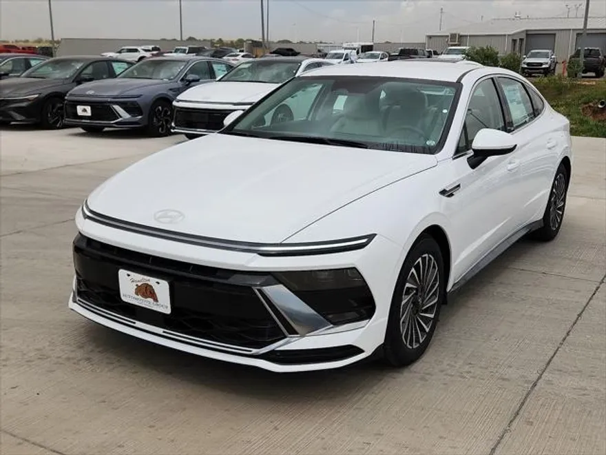 2025 Hyundai Sonata Hybrid SEL photo 1