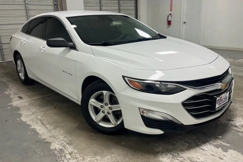 2023 Chevrolet Malibu LS photo 1
