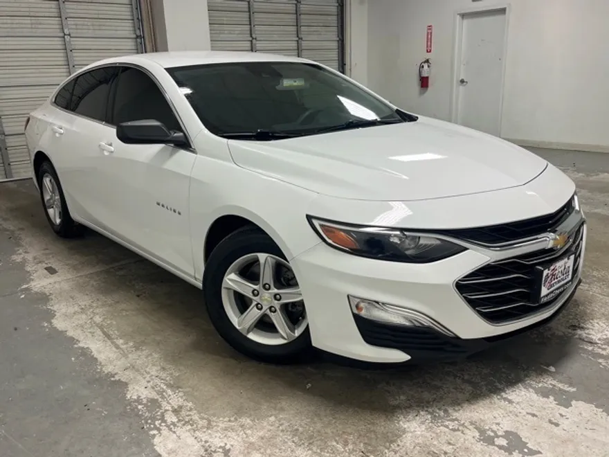 2023 Chevrolet Malibu LS photo 1