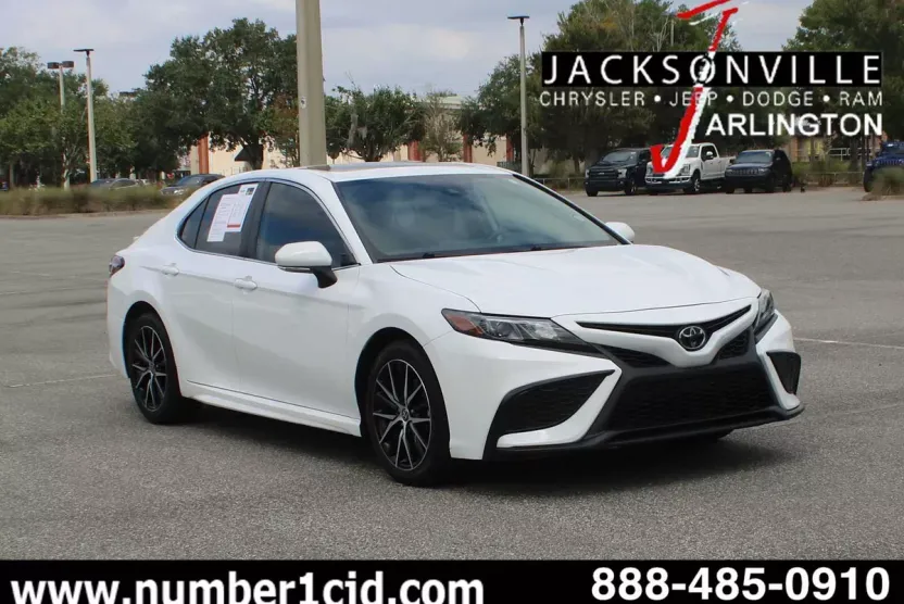 2024 Toyota Camry SE photo 1