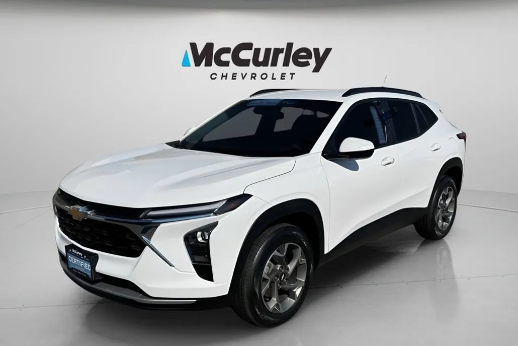 2024 Chevrolet Trax LT photo 1