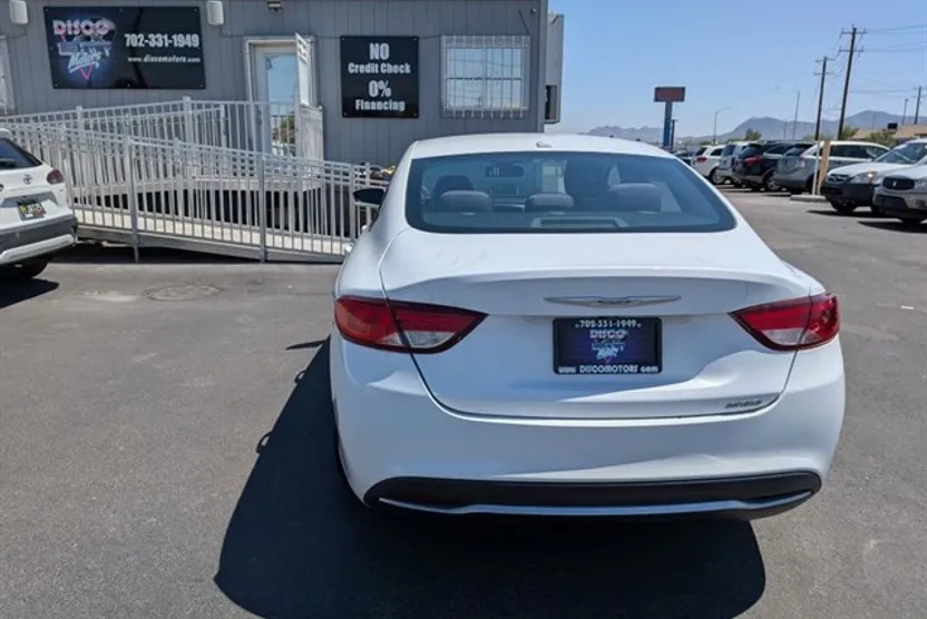 2015 Chrysler 200 Limited photo 1