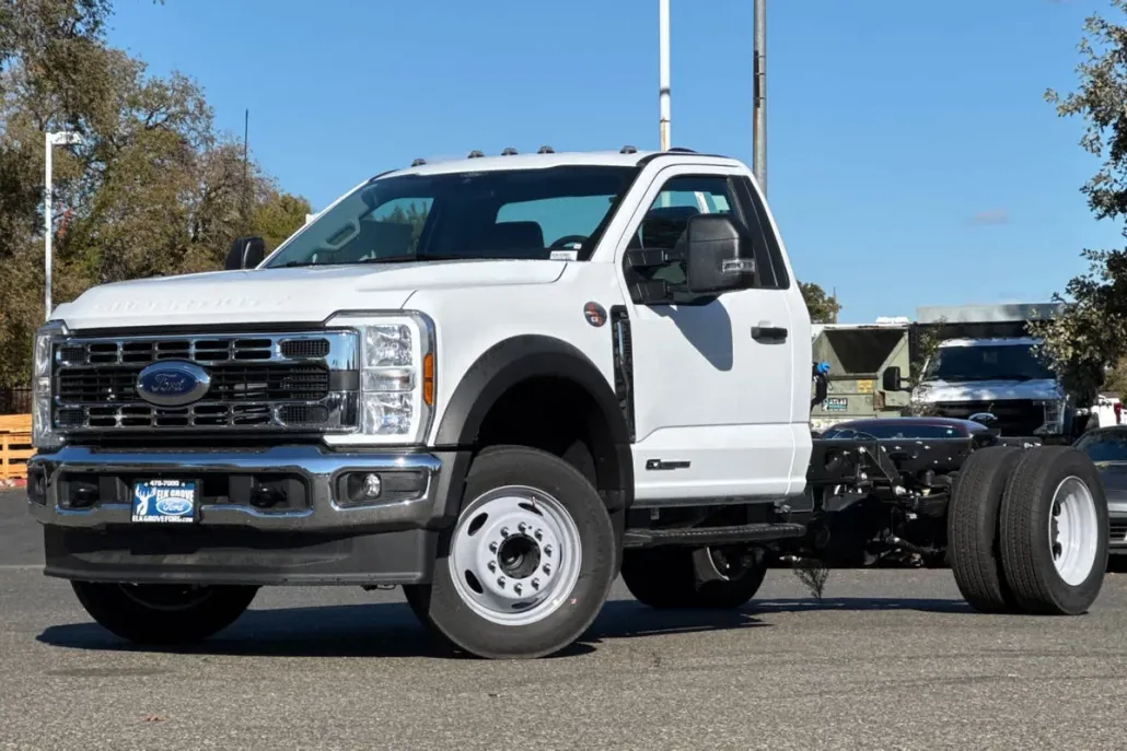 2024 Ford F-550 photo 1
