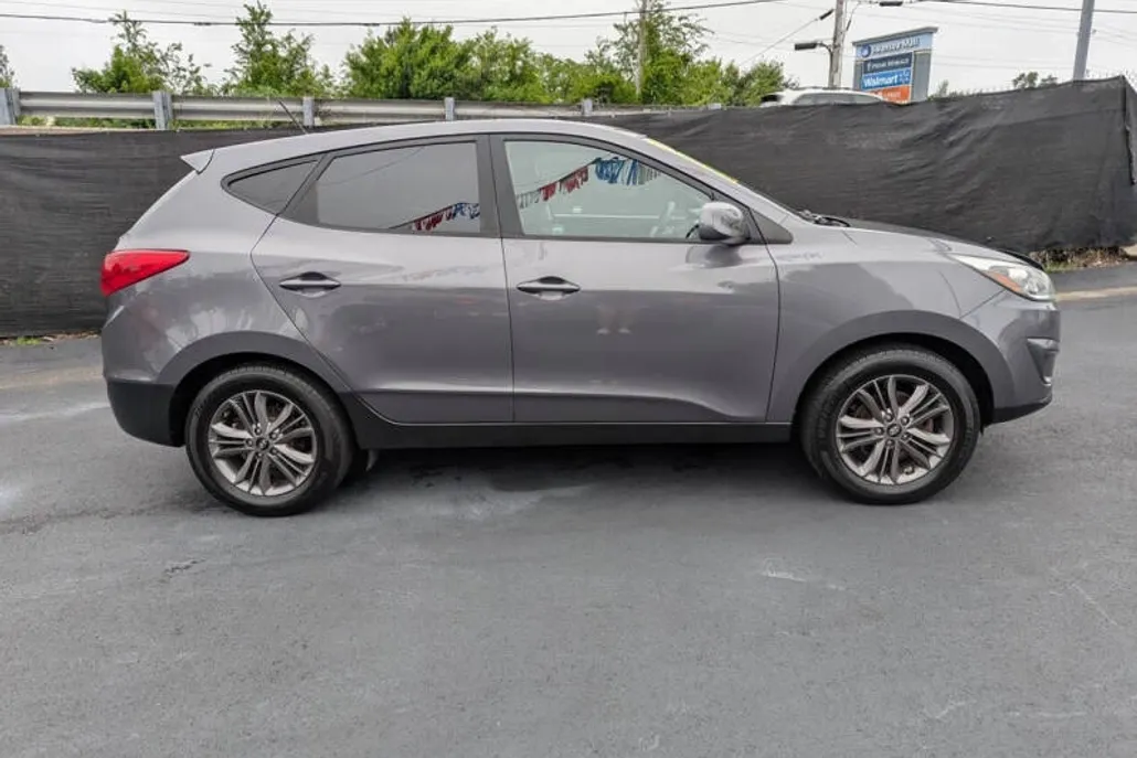 2014 Hyundai Tucson GL photo 1