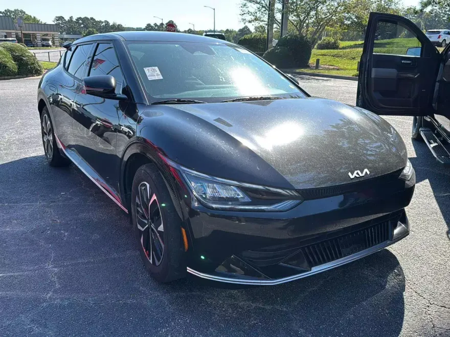 2022 Kia EV6 Wind photo 1