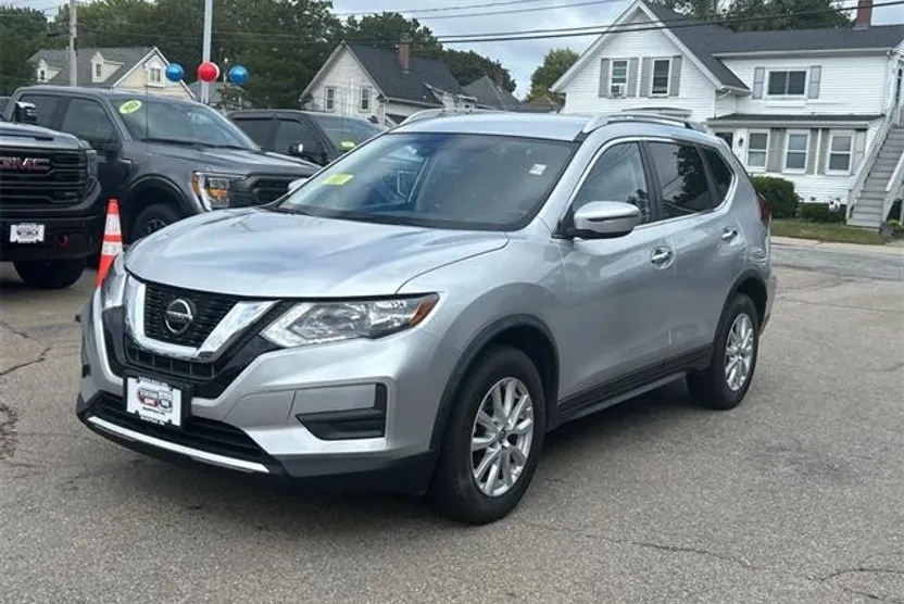 2019 Nissan Rogue SV photo 1