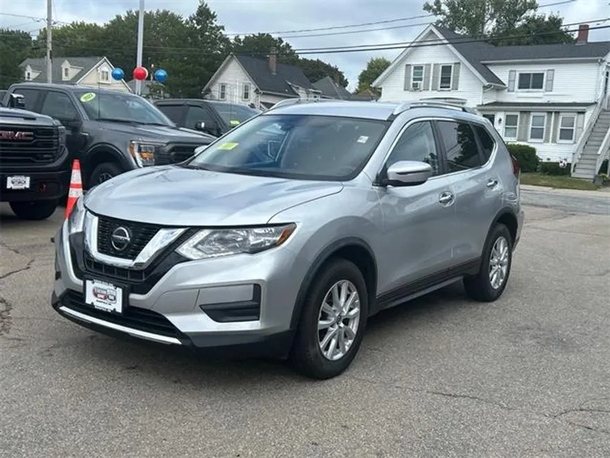 2019 Nissan Rogue SV photo 1