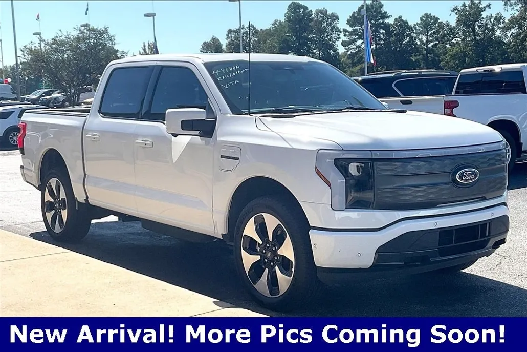 2023 Ford F-150 Lightning Lariat photo 1