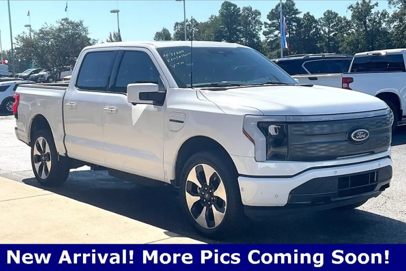 2023 Ford F-150 Lightning Lariat photo 1