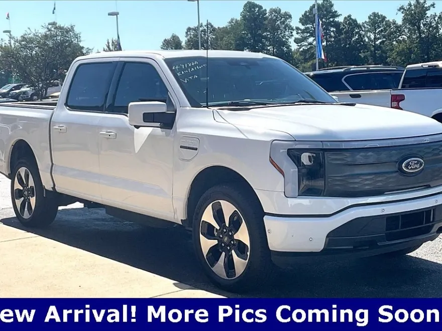 2023 Ford F-150 Lightning Lariat photo 1