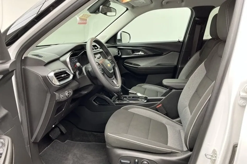 2023 Chevrolet Trailblazer LT photo 1