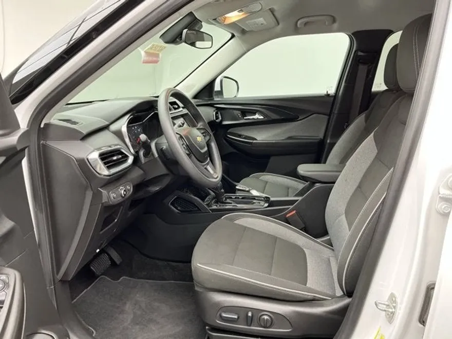 2023 Chevrolet Trailblazer LT photo 1