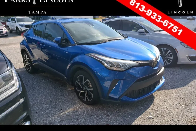2021 Toyota C-HR XLE photo 1