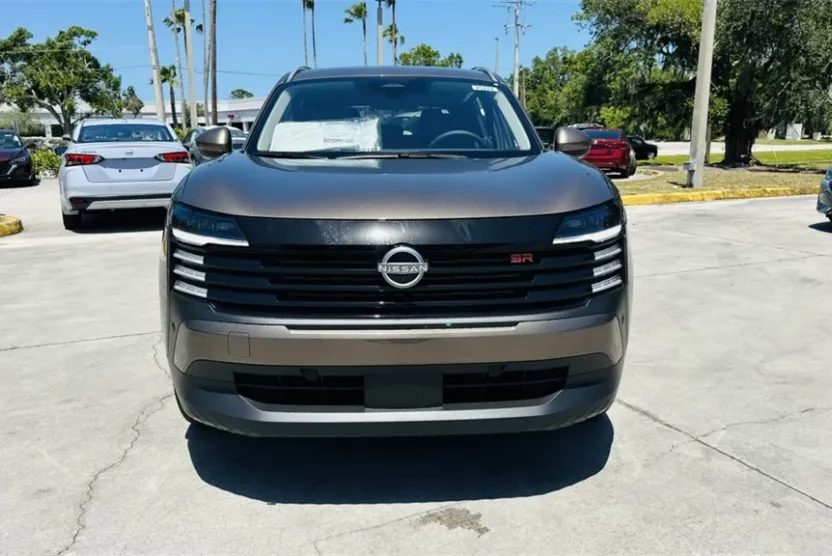 2025 Nissan Kicks SR photo 1