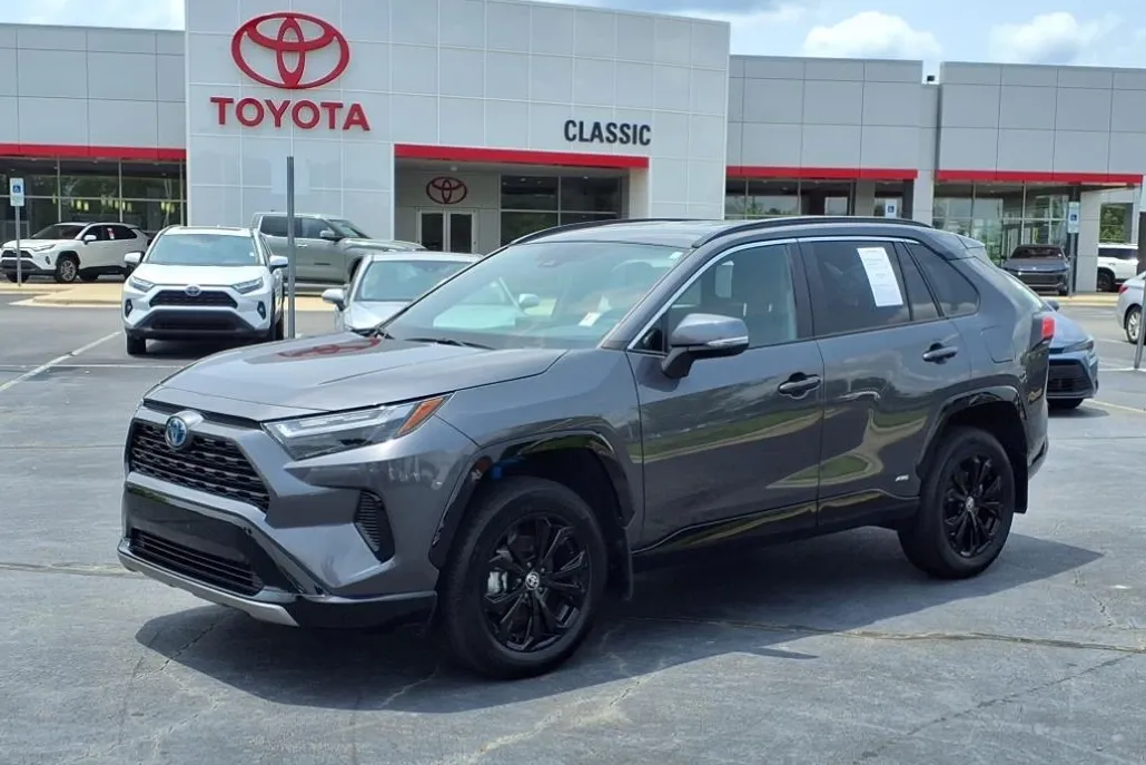 2024 Toyota RAV4 Hybrid SE photo 1