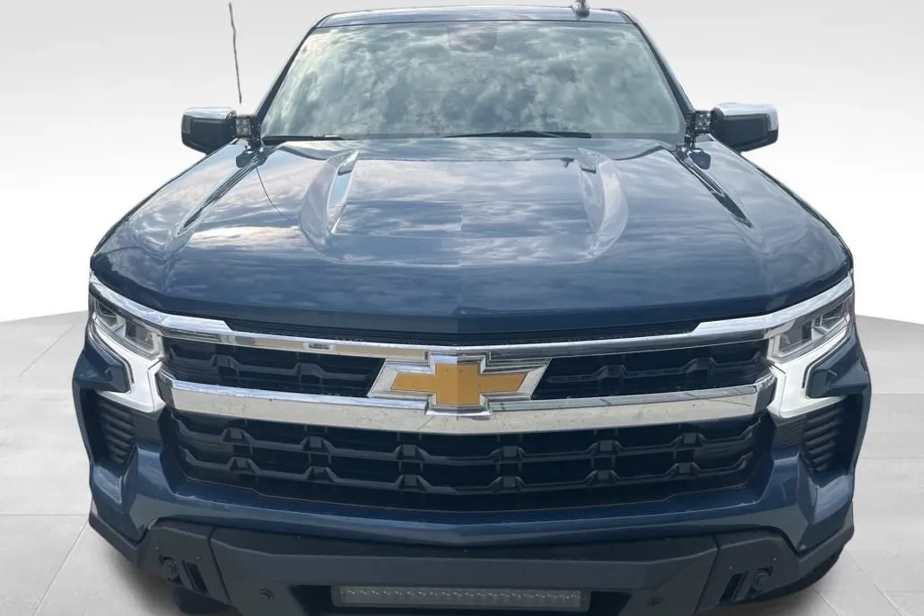 2024 Chevrolet Silverado 1500 LT photo 1