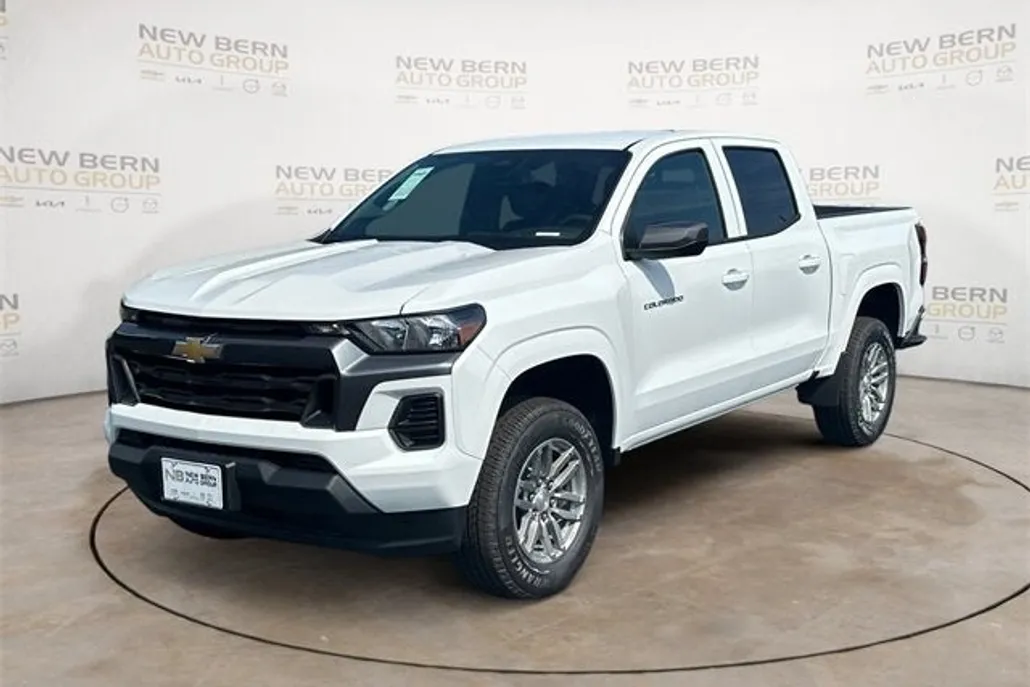 2025 Chevrolet Colorado Work Truck LT photo 1