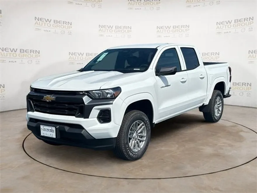 2025 Chevrolet Colorado Work Truck LT photo 1