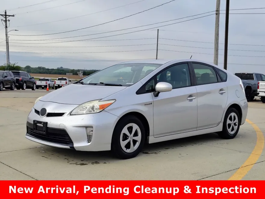 2015 Toyota Prius Three photo 1