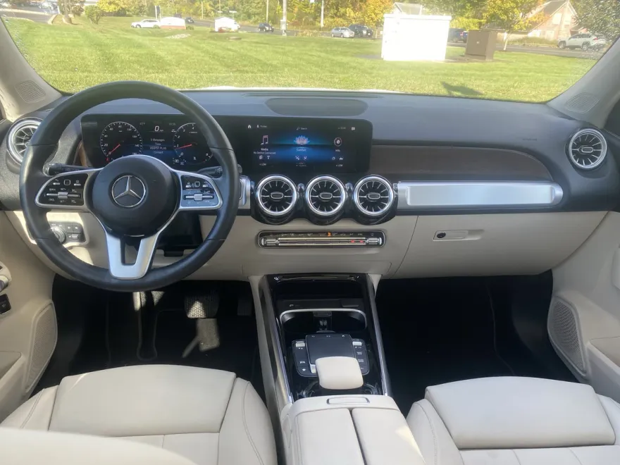 2023 Mercedes Benz GLB 250 4MATIC photo 1