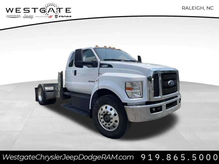 2019 Ford F-750 Base SuperCab photo 1