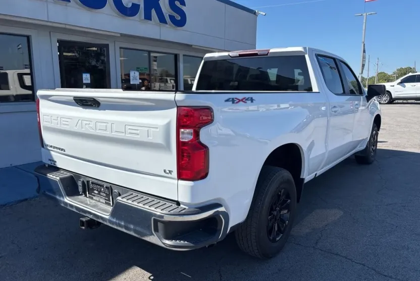 2023 Chevrolet Silverado 1500 LT photo 1