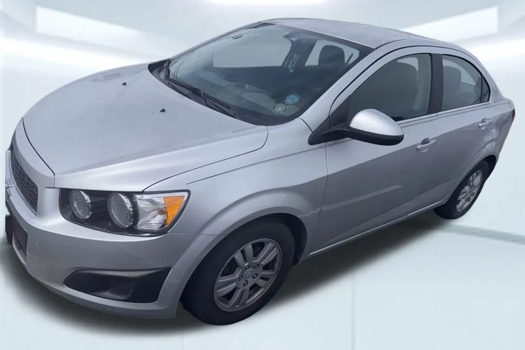 2015 Chevrolet Sonic LT photo 1
