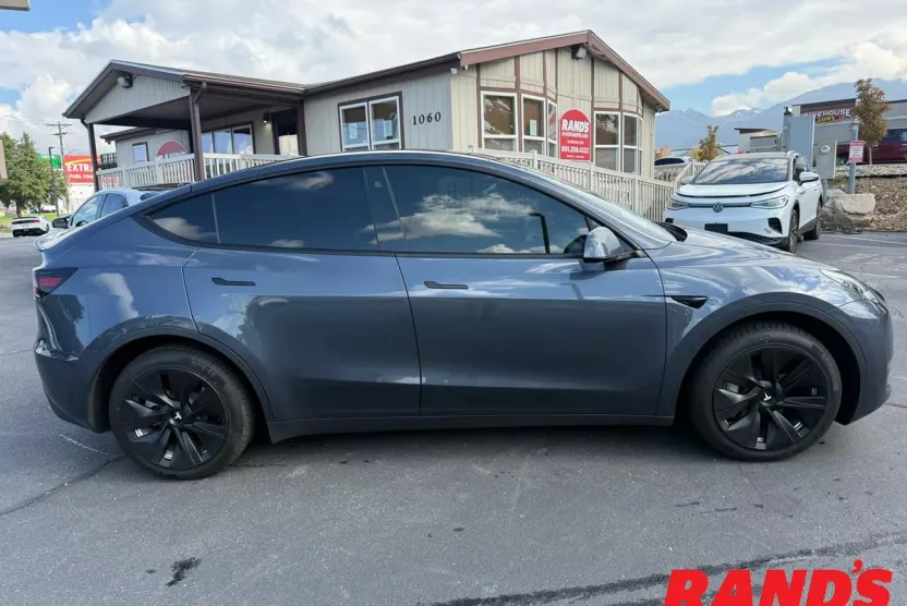 2023 Tesla Model Y Long Range photo 1
