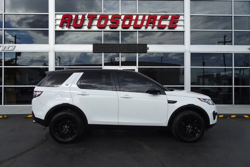 2018 Land Rover Discovery Sport SE photo 1