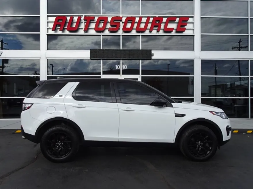 2018 Land Rover Discovery Sport SE photo 1