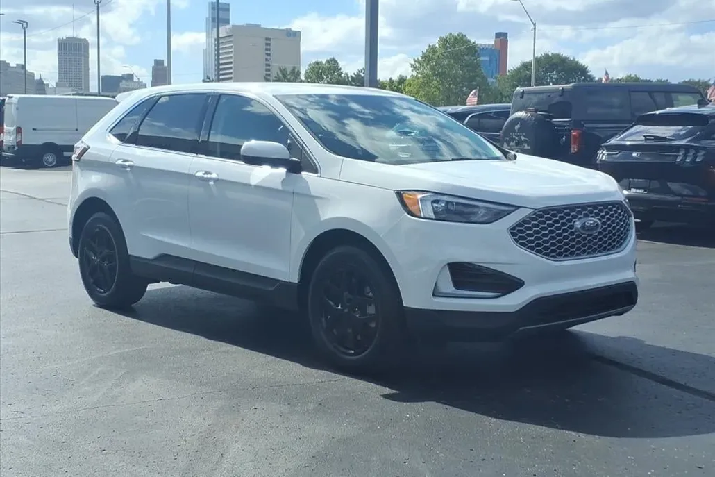 2024 Ford Edge SEL photo 1