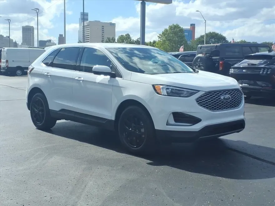 2024 Ford Edge SEL photo 1