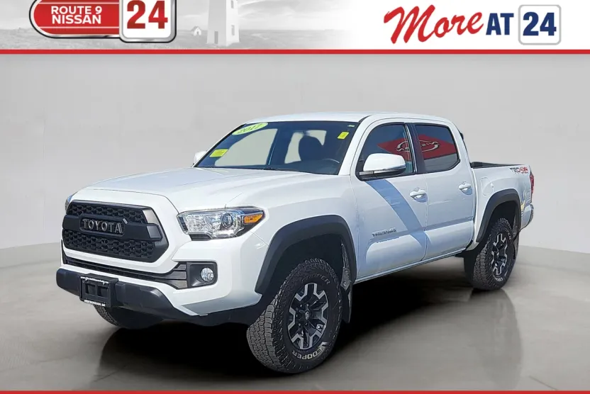 2017 Toyota Tacoma SR5 Double Cab photo 1