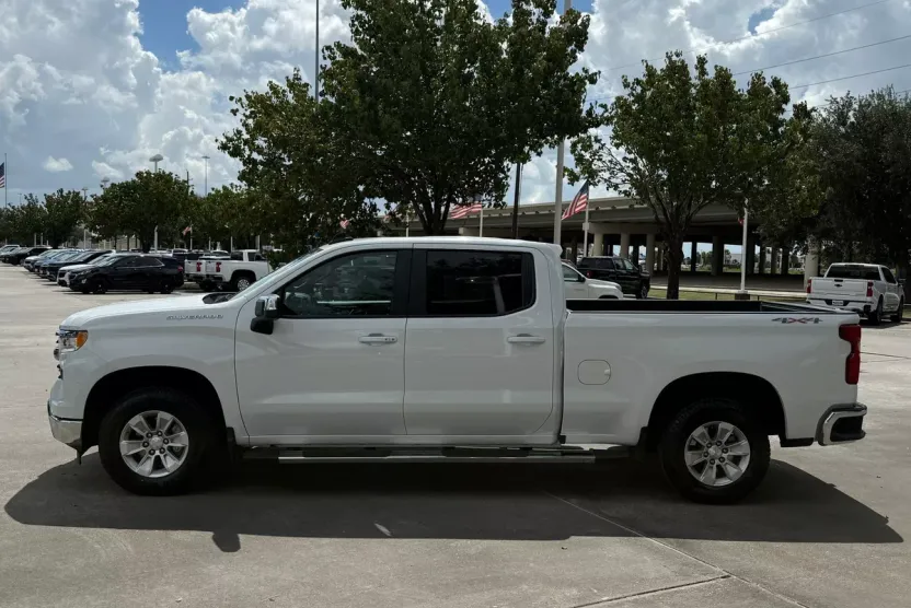2024 Chevrolet Silverado 1500 LT photo 1