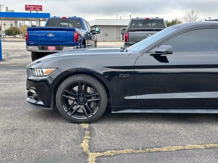 2016 Ford Mustang GT Premium photo 1