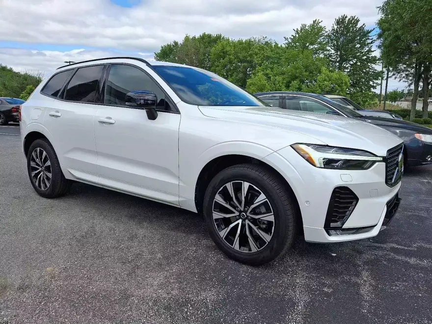 2024 Volvo XC60 B5 Plus photo 1