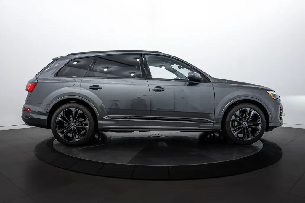 2025 Audi Q7 Prestige photo 1