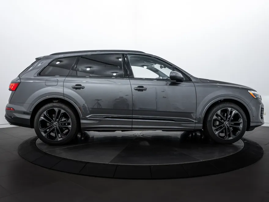 2025 Audi Q7 Prestige photo 1