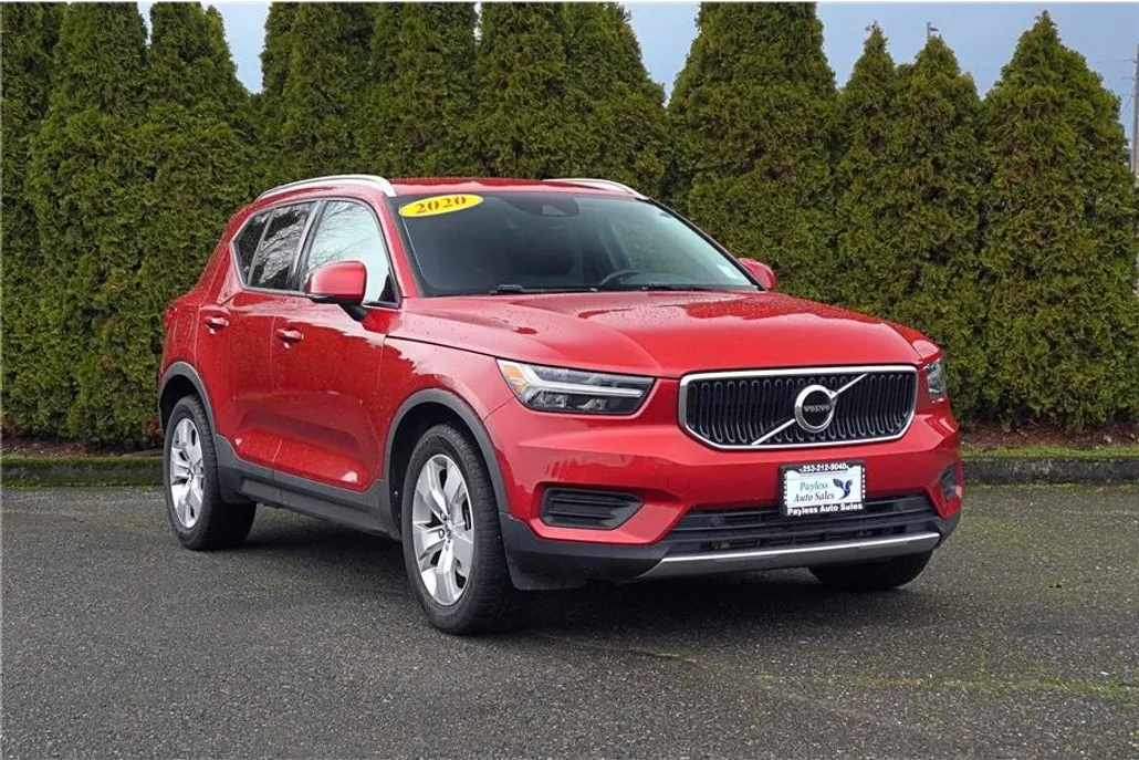 2020 Volvo XC40 Momentum photo 1