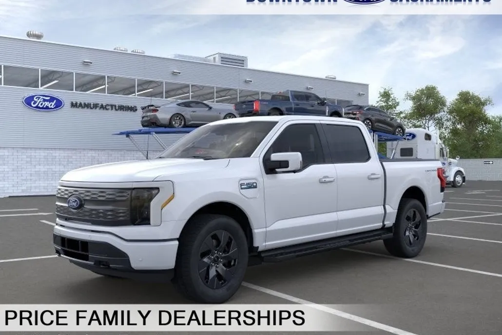 2025 Ford F-150 Lightning Lariat photo 1