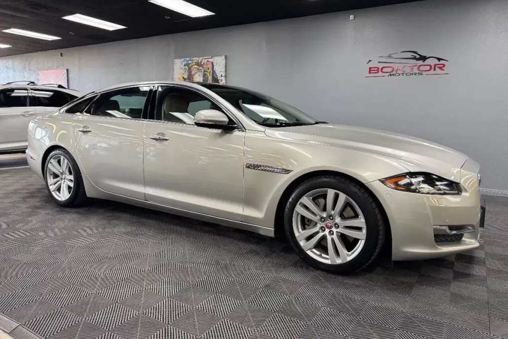 2016 Jaguar XJ XJL Portfolio photo 1