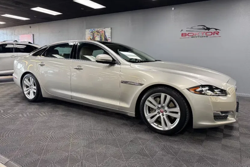 2016 Jaguar XJ XJL Portfolio photo 1