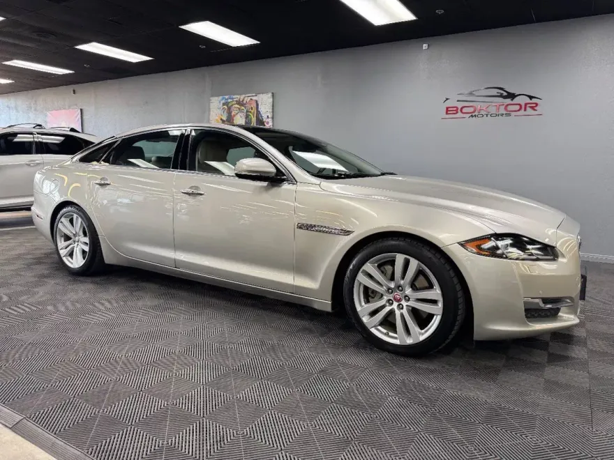 2016 Jaguar XJ XJL Portfolio photo 1