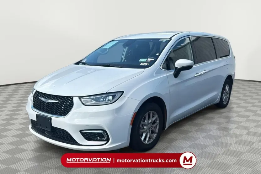 2023 Chrysler Pacifica Touring L photo 1