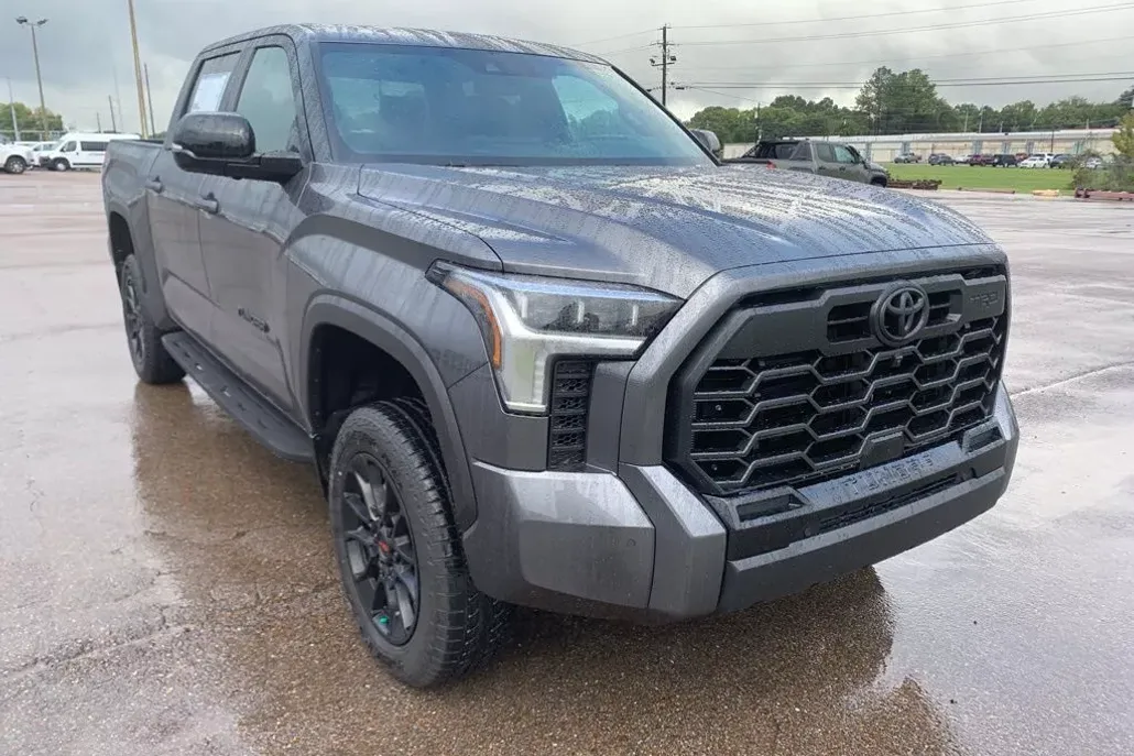 2026 Toyota Tundra Limited CrewMax photo 1