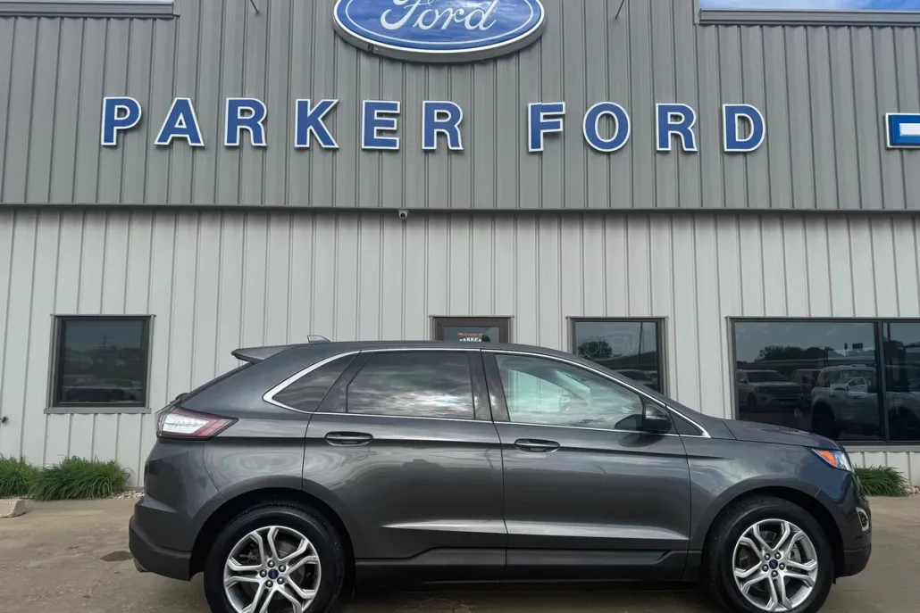 2024 Ford Edge Titanium photo 1