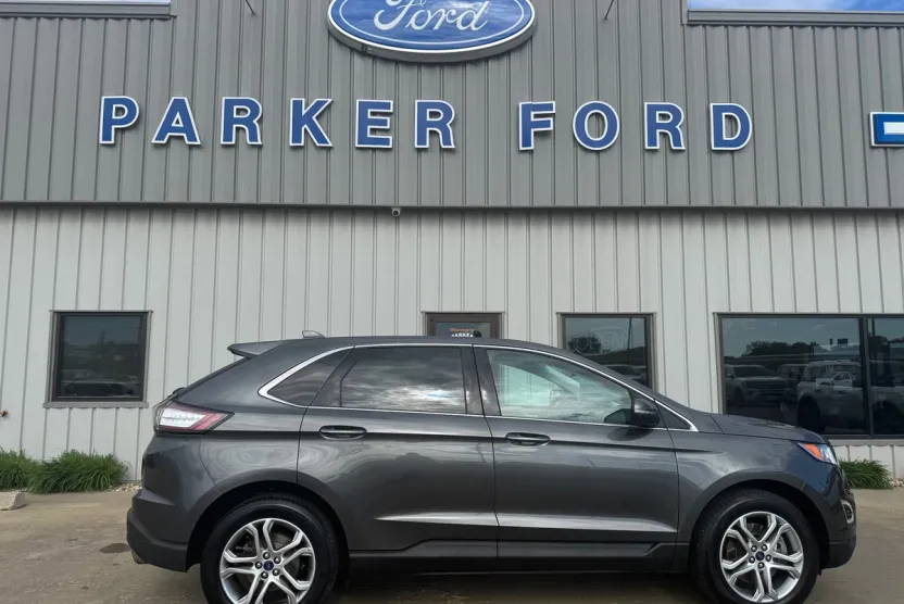 2024 Ford Edge Titanium photo 1
