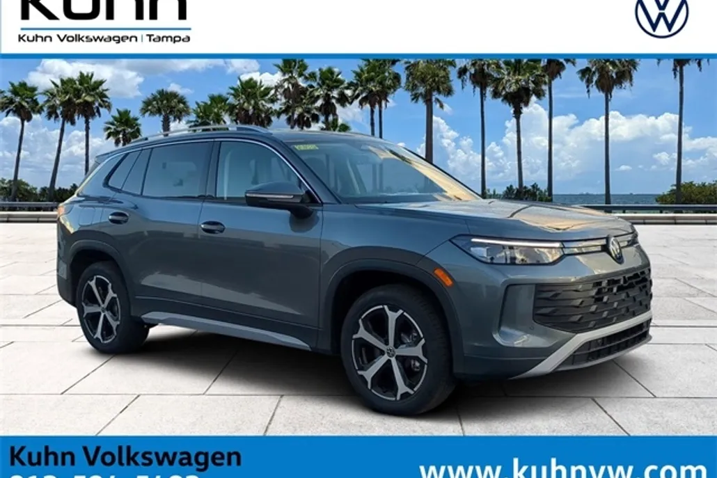 2025 Volkswagen Tiguan SE photo 1